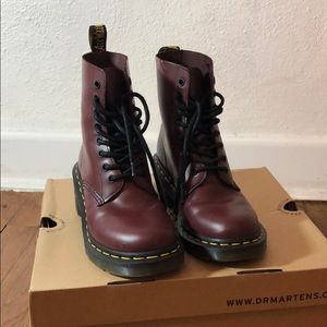 Dr. Martens sz women’s 5 Cherry Red